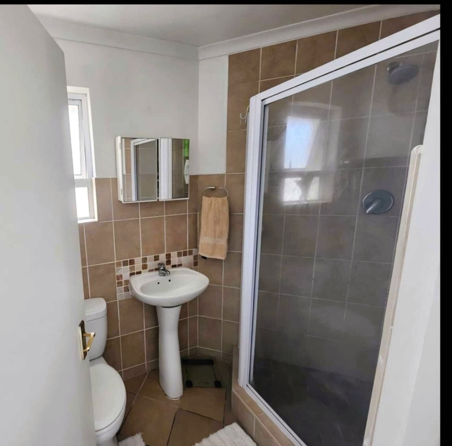 To Let 2 Bedroom Property for Rent in Whispering Pines Western Cape